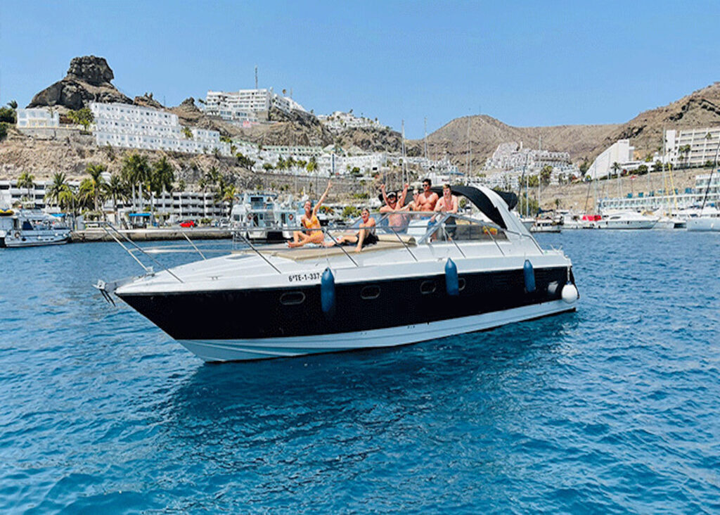 BEAUTIFUL YACHT - 12 PERS.